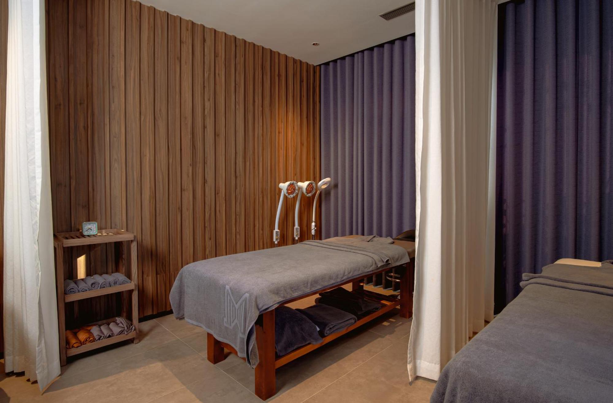M Hotel Danang エクステリア 写真 A massage room at a spa