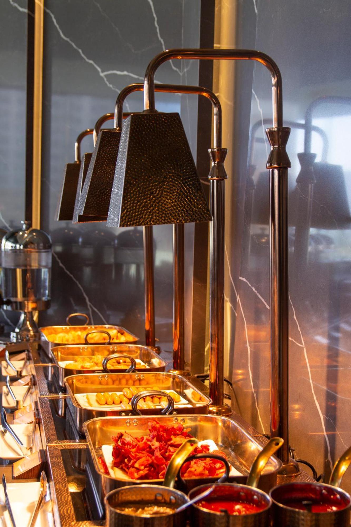 M Hotel Danang エクステリア 写真 A chafing dish