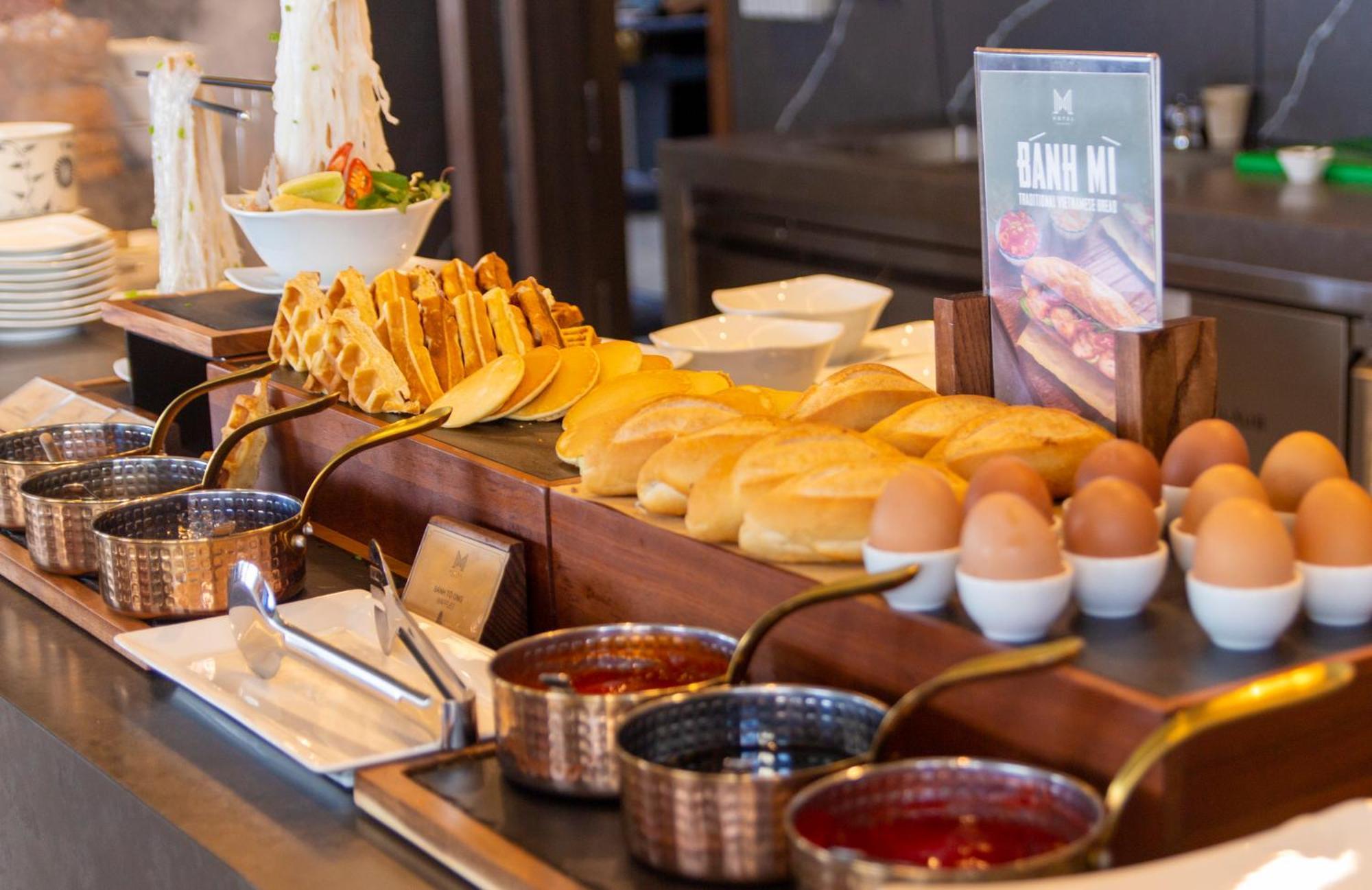 M Hotel Danang エクステリア 写真 Breakfast at the hotel